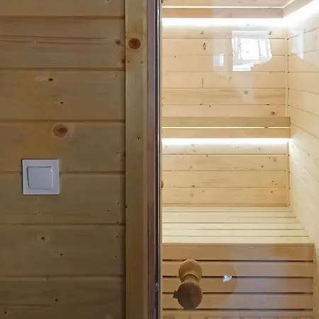 Hébergement de vacances Beach Front Home In Wilcze With Sauna *